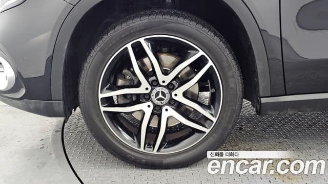 Mercedes-Benz GLA-Class 2019 — Şəkil 13/20