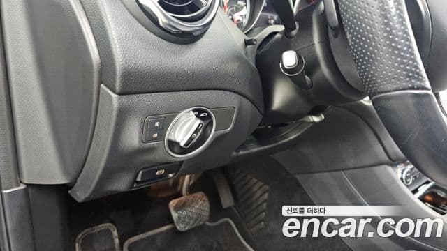 Mercedes-Benz GLA-Class 2019 — Şəkil 11/20