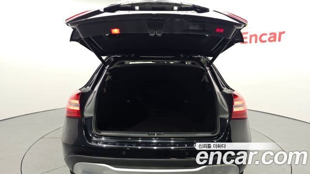 Mercedes-Benz GLA-Class 2019 — Şəkil 12/20