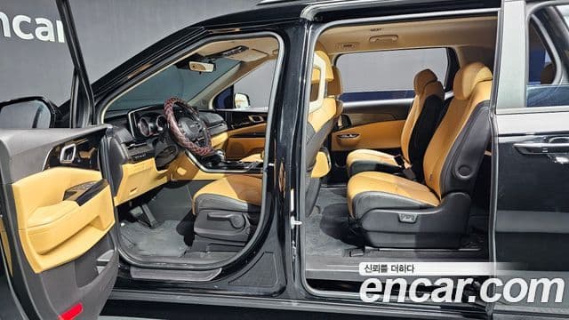 Kia Carnival 2021 — ფოტო 18/20