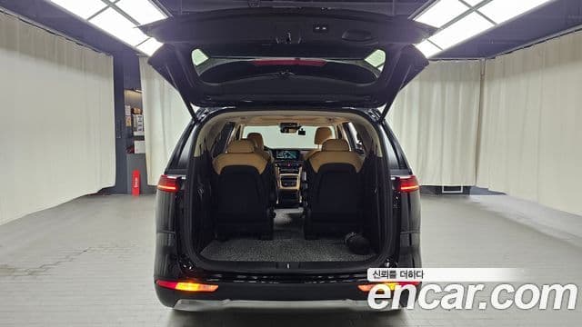 Kia Carnival 2022 — фото 19 из 20