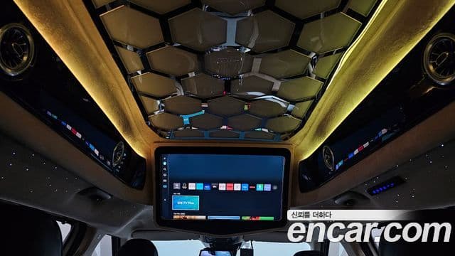 Kia Carnival 2021 — фото 17 из 20