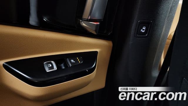 Kia Carnival 2020 — фото 18 из 20