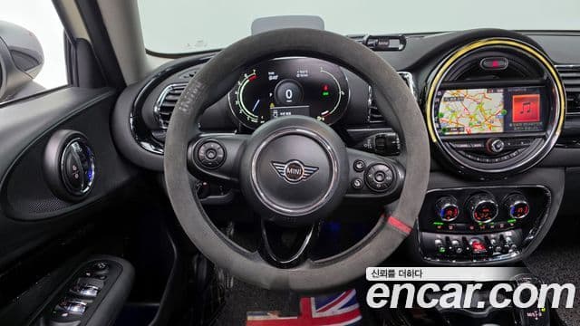Mini Cooper Clubman 2021 — фото 13 из 20