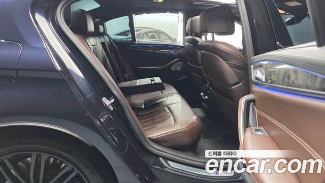 BMW 5 Series 2018 — фото 12 из 20