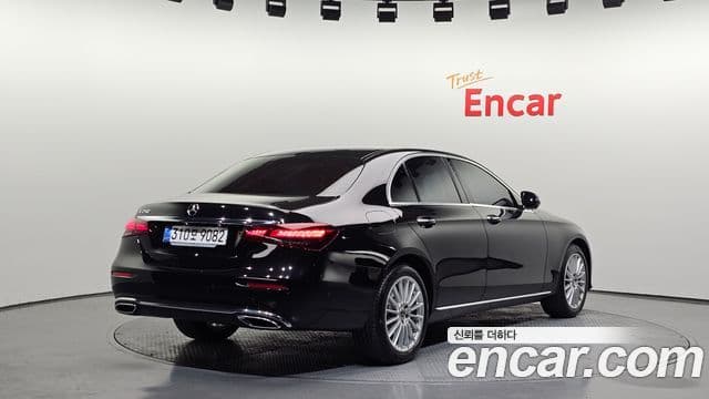 Mercedes-Benz E-Class 2022 — ფოტო 2/20