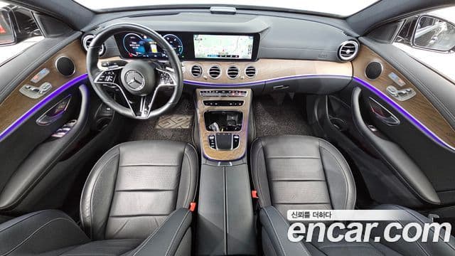 Mercedes-Benz E-Class 2022 — ფოტო 7/20