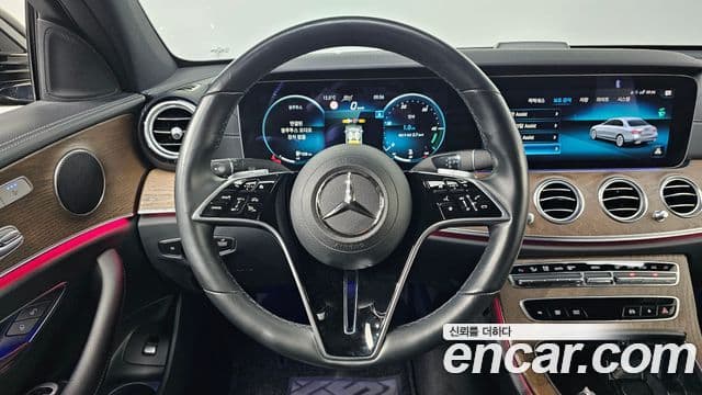 Mercedes-Benz E-Class 2022 — ფოტო 13/20