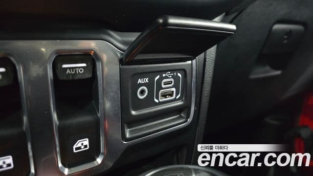 Jeep Wrangler 2019 — Фото 18/20