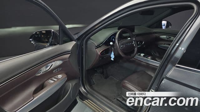 Genesis GV70 2021 — Şəkil 9/15