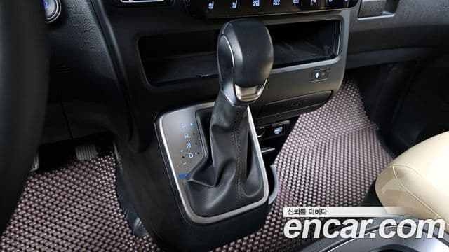 Hyundai Staria 2024 — фото 9 из 20