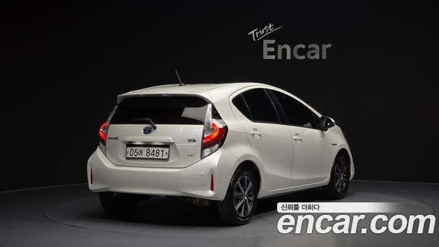 Toyota Prius C 2019 — Şəkil 2/20