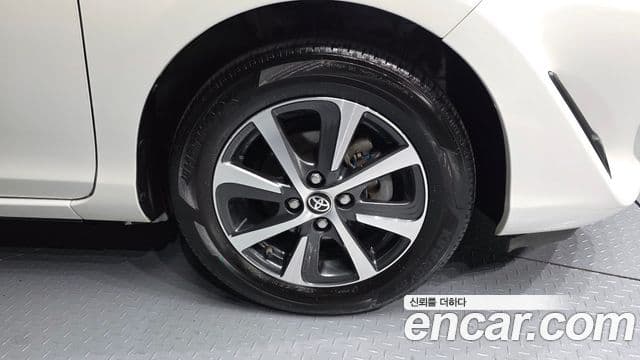 Toyota Prius C 2019 — Şəkil 5/20