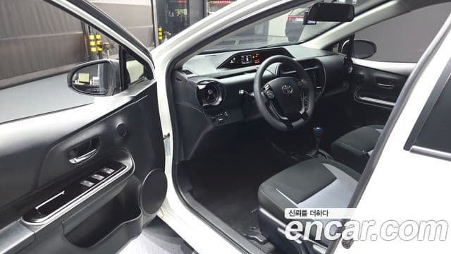 Toyota Prius C 2019 — Şəkil 8/20