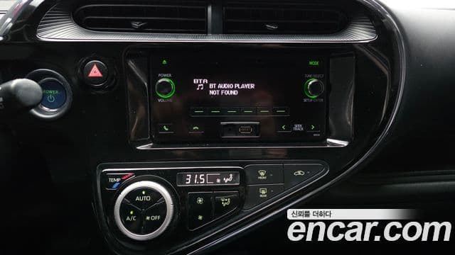Toyota Prius C 2019 — Şəkil 10/20
