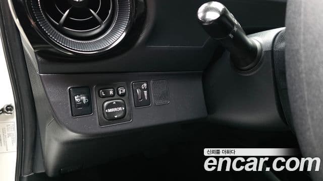 Toyota Prius C 2019 — Şəkil 16/20