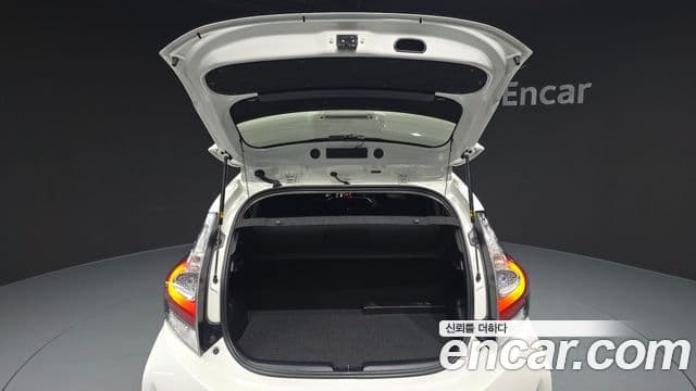 Toyota Prius C 2019 — Şəkil 14/20