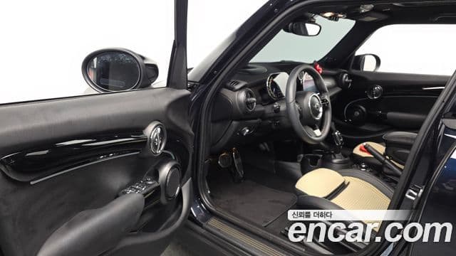 Mini Cooper S 2023 — фото 11 из 20