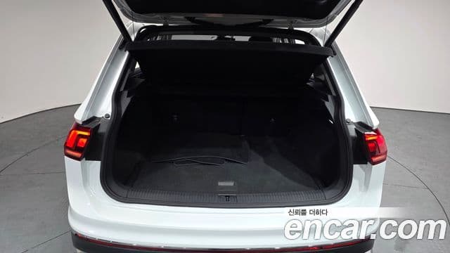 Volkswagen Tiguan 2022 — ფოტო 20/20