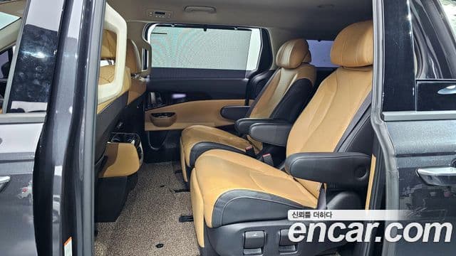 Kia Carnival 2021 — фото 11 из 20