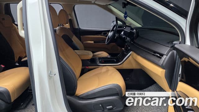 Kia Carnival 2023 — фото 11 из 20