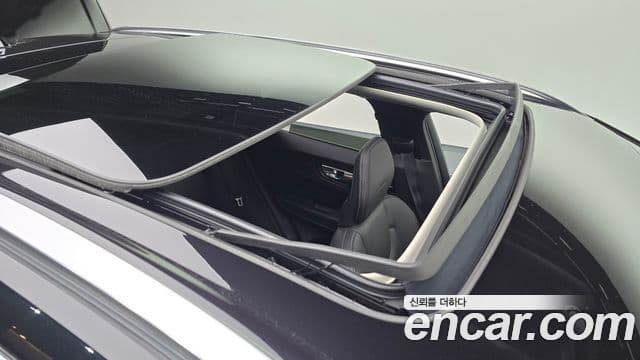 Volvo XC60 2019 — Şəkil 18/20