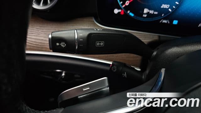 Mercedes-Benz E-Class 2020 — ფოტო 17/20
