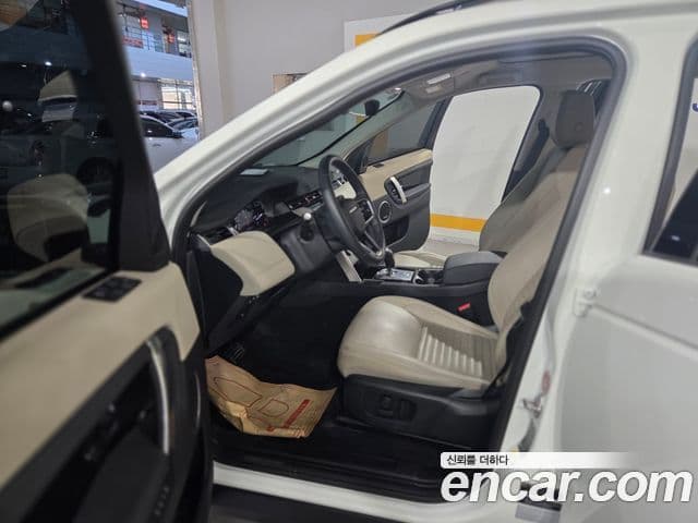 Land Rover Discovery Sport 2022 — ფოტო 13/19
