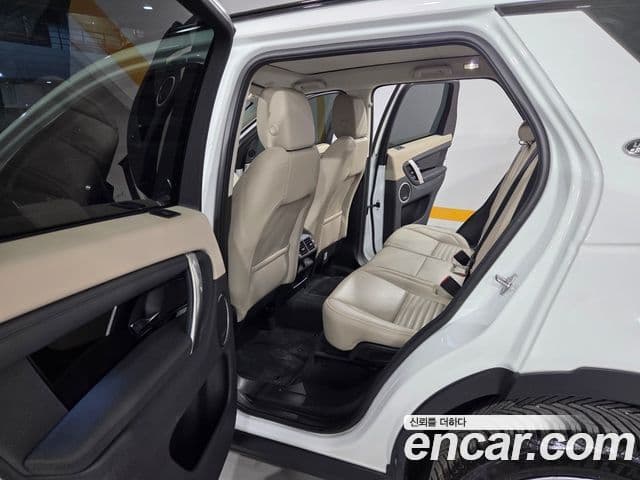 Land Rover Discovery Sport 2022 — ფოტო 14/19