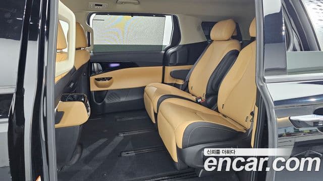 Kia Carnival 2023 — ფოტო 12/20