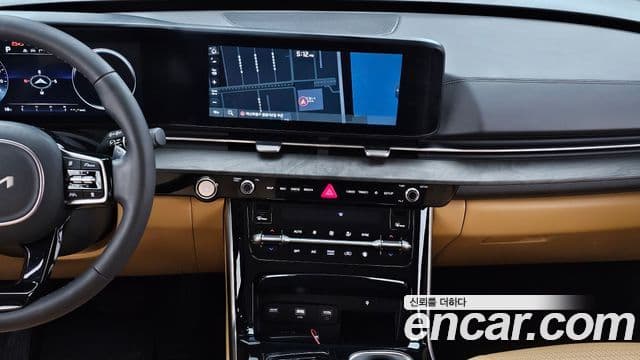 Kia Carnival 2023 — ფოტო 14/20