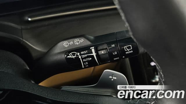 Kia Carnival 2023 — ფოტო 17/20