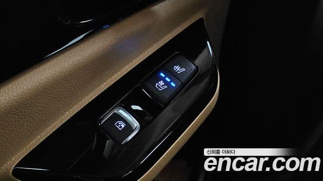 Kia Carnival 2023 — ფოტო 18/20