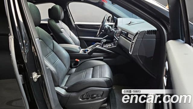 Porsche Cayenne 2022 — фото 11 из 20