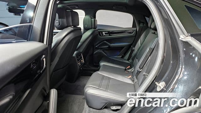 Porsche Cayenne 2022 — Şəkil 13/20