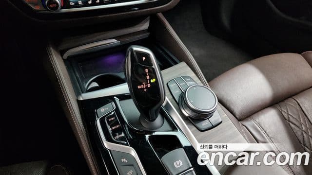 BMW 5 Series 2019 — Şəkil 9/20