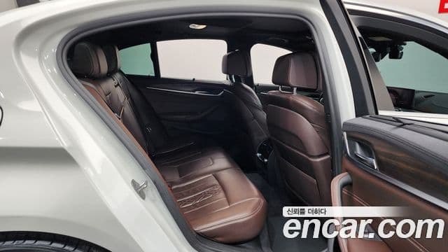 BMW 5 Series 2019 — Şəkil 12/20