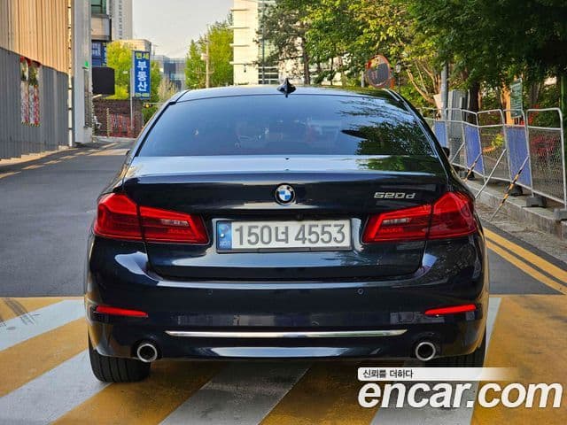 BMW 5 Series 2018 — ფოტო 2/20