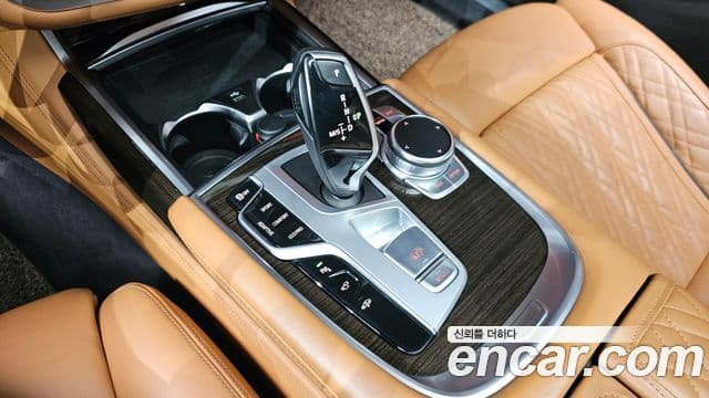 BMW 7 Series 2021 — фото 8 из 20