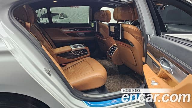 BMW 7 Series 2021 — фото 13 из 20
