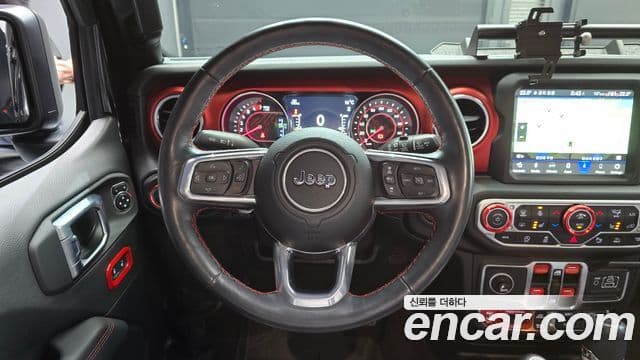 Jeep Wrangler 2021 — фото 13 из 20