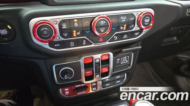 Jeep Wrangler 2021 — фото 17 из 20