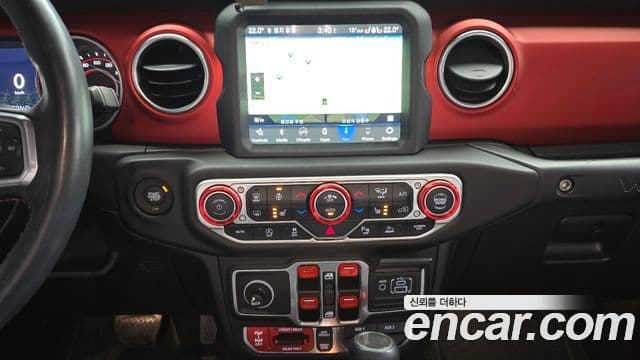 Jeep Wrangler 2021 — фото 18 из 20