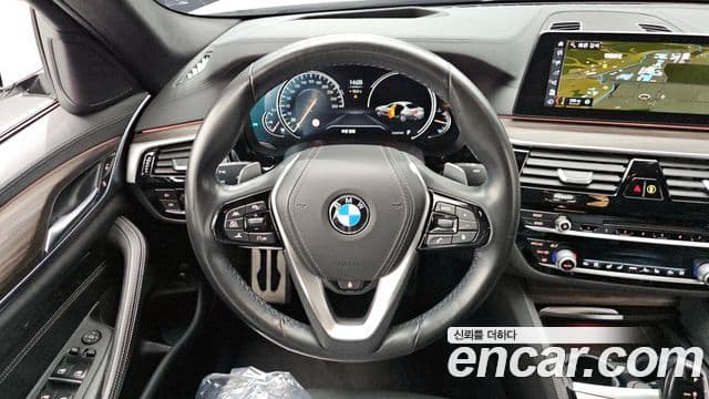 BMW 5 Series 2018 — Şəkil 13/20