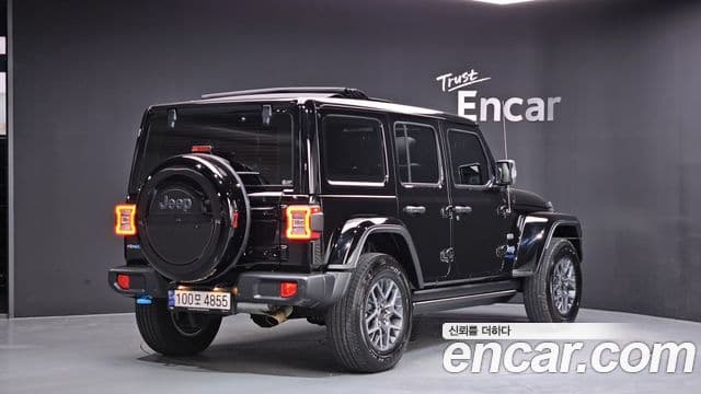 Jeep Wrangler 2022 — ფოტო 2/20