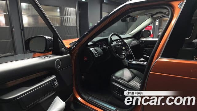 Land Rover Discovery 5 2018 — фото 10 из 20