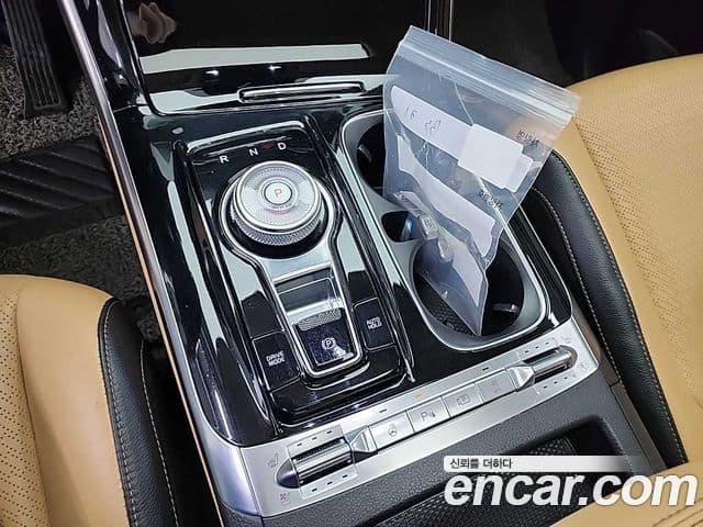 Kia Carnival 2021 — фото 8 из 20