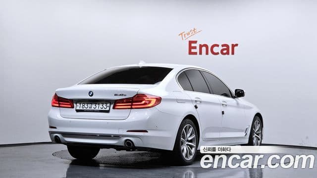 BMW 5 Series 2020 — фото 2 из 20