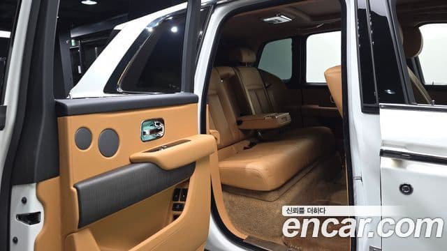 Rolls-Royce Cullinan 2023 — ფოტო 12/20