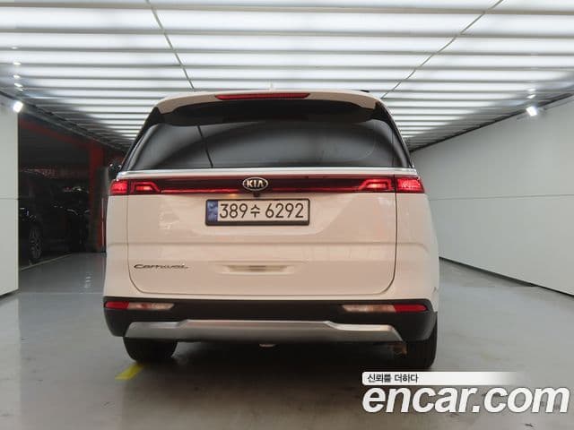 Kia Carnival 2020 — фото 4 из 20